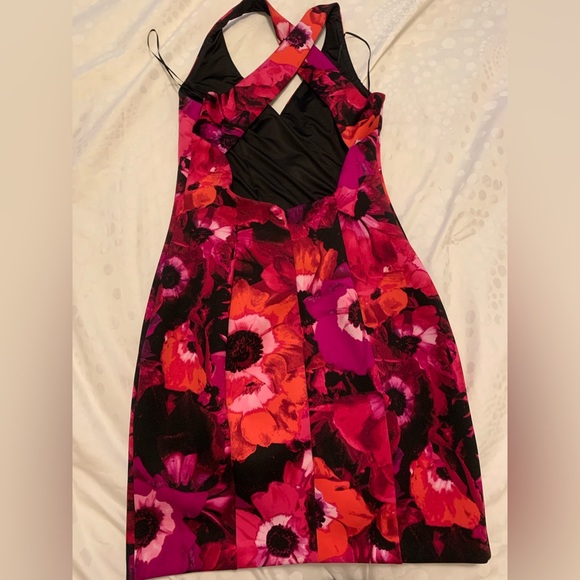 Guess flowery body con dress size small - Picture 2 of 3